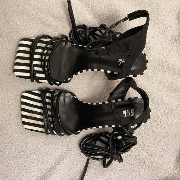 BLACK AND WHITE STRAPPY SANDAL WITH CONE HEEL - Picture 15 of 15